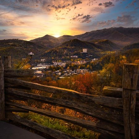 Smoky Bear Lodge With Guest House, Hot Tub, 1089 Free Tickets Each Paid Day, Dollywood And More Sevierville Dış mekan fotoğraf