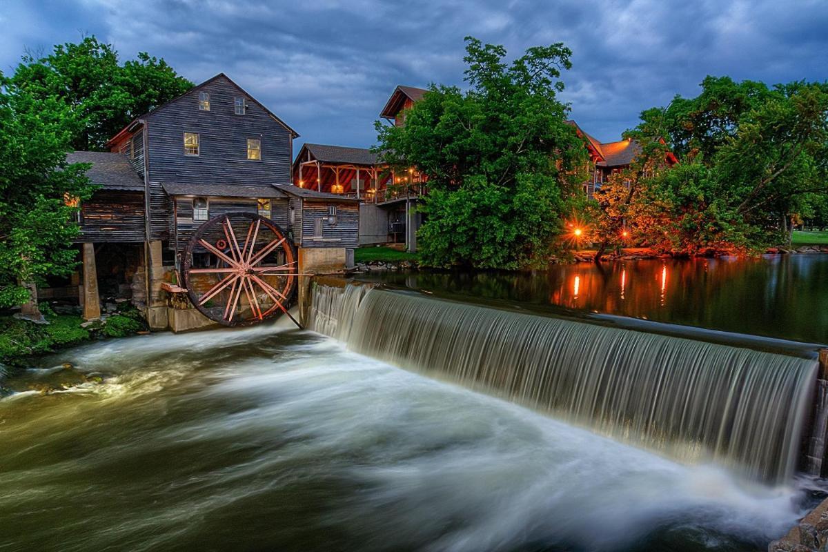 Smoky Bear Lodge With Guest House, Hot Tub, 1089 Free Tickets Each Paid Day, Dollywood And More Sevierville Dış mekan fotoğraf