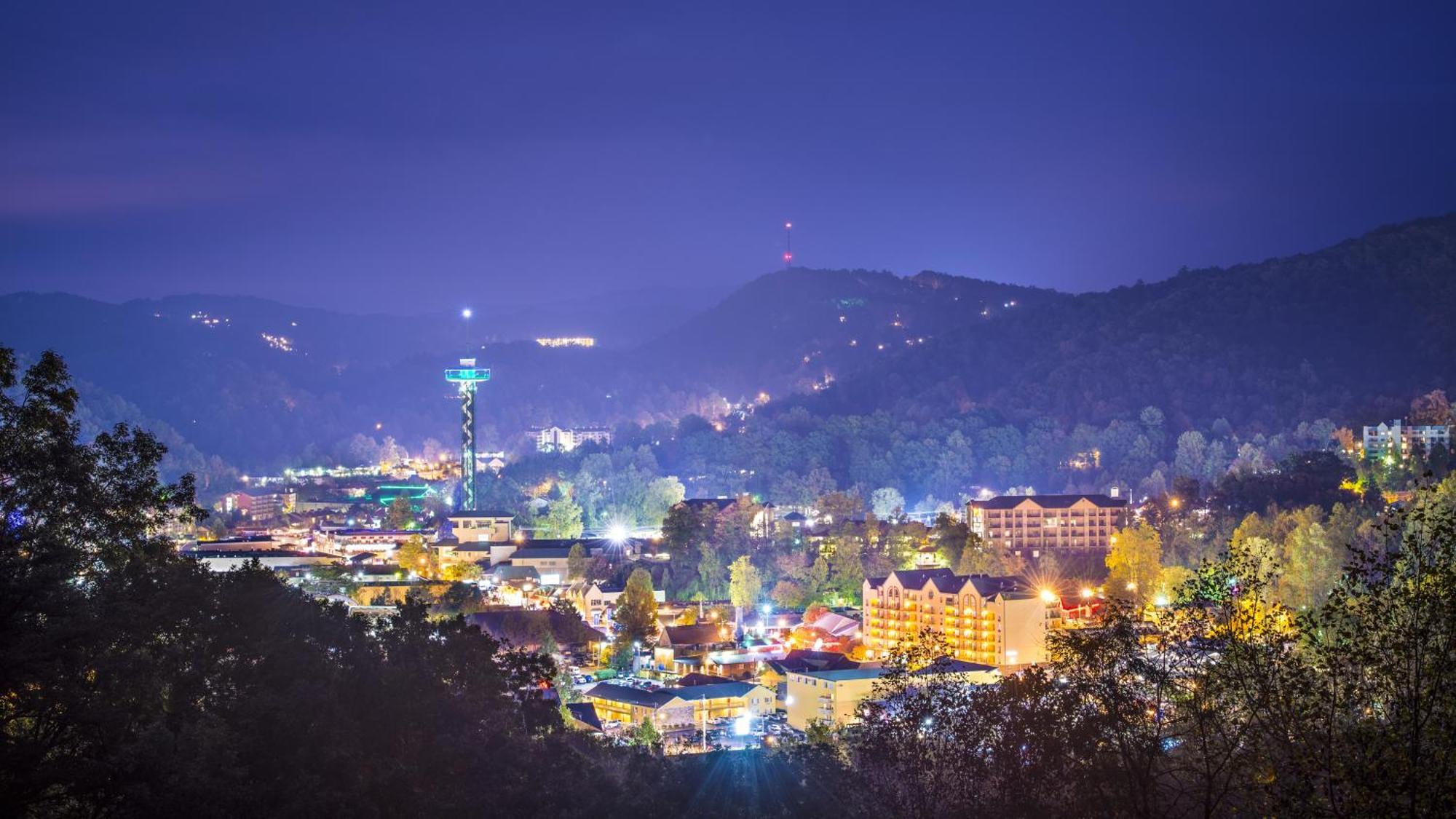 Smoky Bear Lodge With Guest House, Hot Tub, 1089 Free Tickets Each Paid Day, Dollywood And More Sevierville Dış mekan fotoğraf