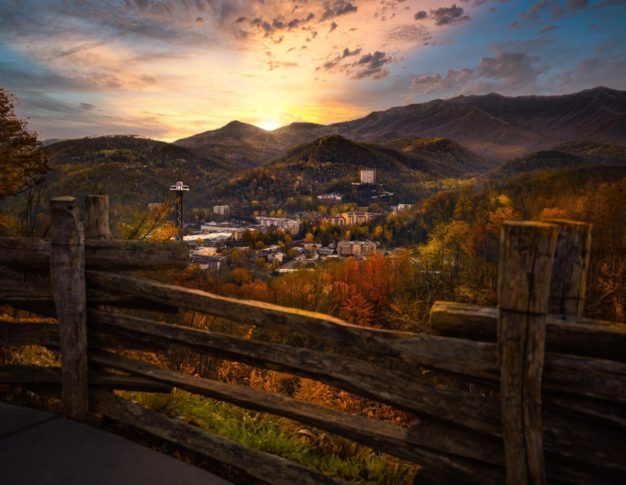 Smoky Bear Lodge With Guest House, Hot Tub, 1089 Free Tickets Each Paid Day, Dollywood And More Sevierville Dış mekan fotoğraf