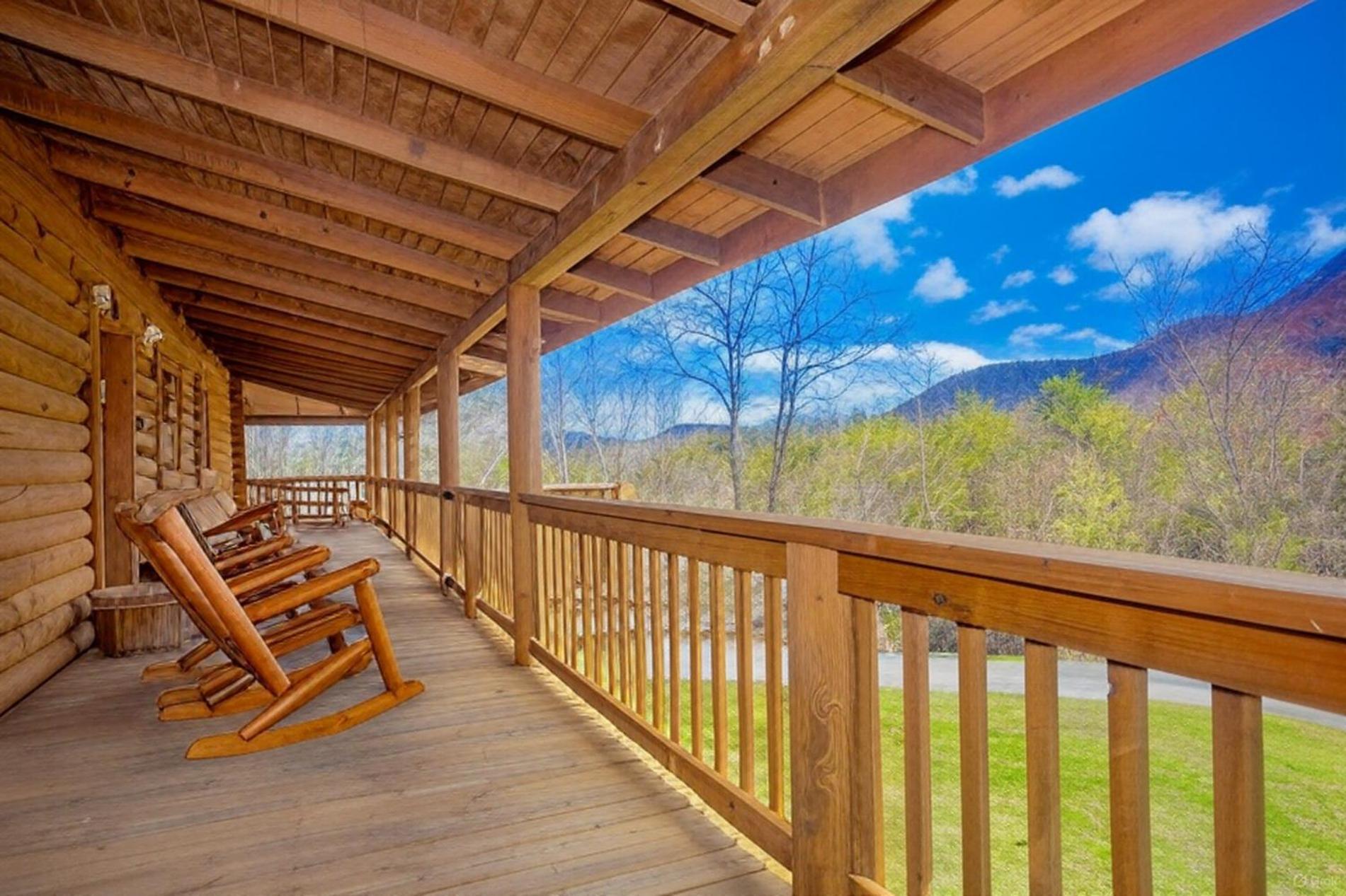 Smoky Bear Lodge With Guest House, Hot Tub, 1089 Free Tickets Each Paid Day, Dollywood And More Sevierville Dış mekan fotoğraf