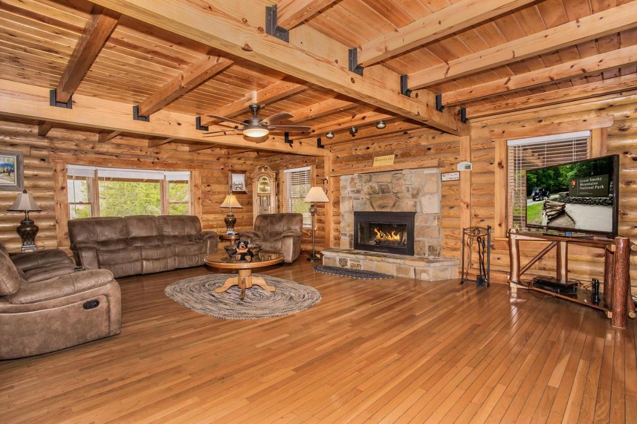 Smoky Bear Lodge With Guest House, Hot Tub, 1089 Free Tickets Each Paid Day, Dollywood And More Sevierville Dış mekan fotoğraf