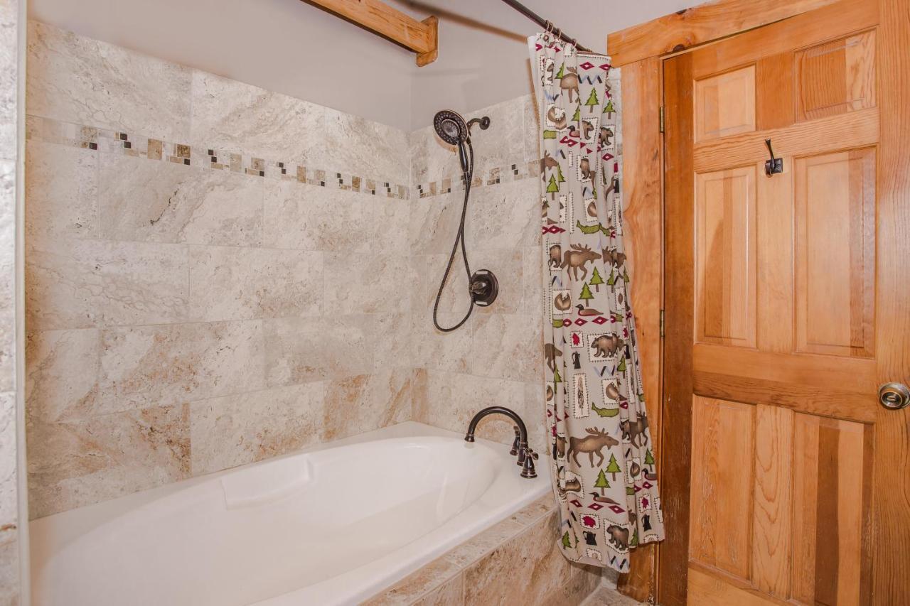 Smoky Bear Lodge With Guest House, Hot Tub, 1089 Free Tickets Each Paid Day, Dollywood And More Sevierville Dış mekan fotoğraf