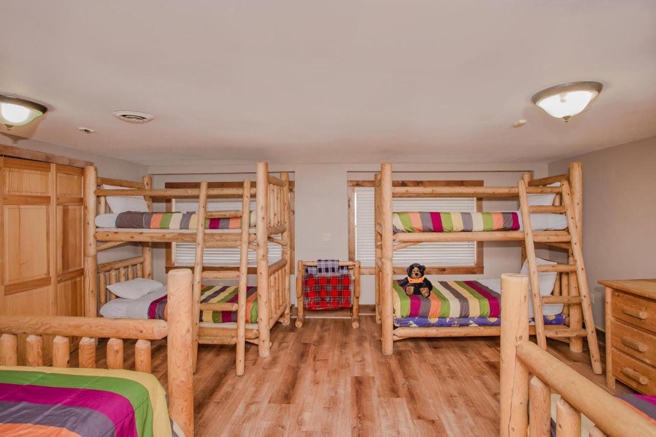 Smoky Bear Lodge With Guest House, Hot Tub, 1089 Free Tickets Each Paid Day, Dollywood And More Sevierville Dış mekan fotoğraf