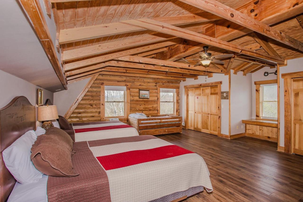 Smoky Bear Lodge With Guest House, Hot Tub, 1089 Free Tickets Each Paid Day, Dollywood And More Sevierville Dış mekan fotoğraf