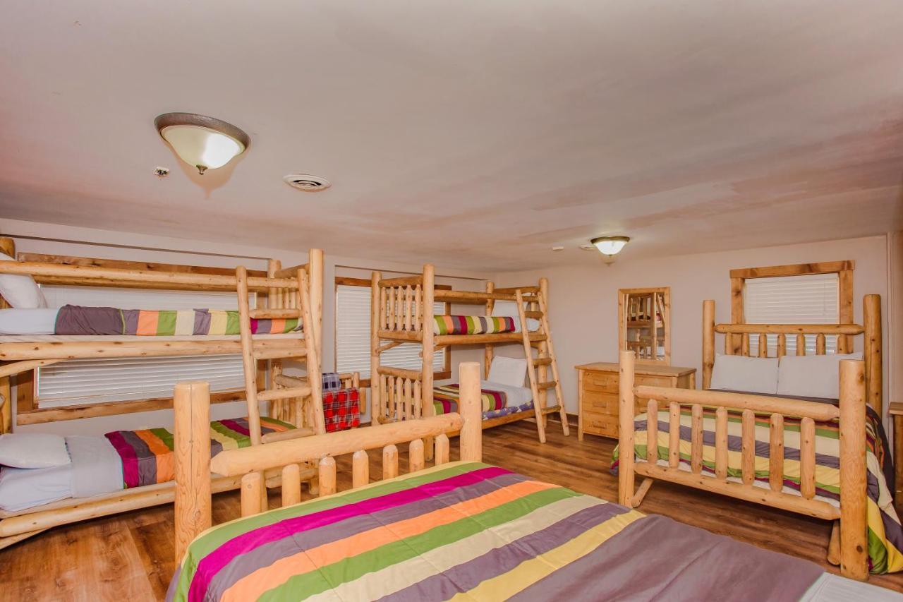 Smoky Bear Lodge With Guest House, Hot Tub, 1089 Free Tickets Each Paid Day, Dollywood And More Sevierville Dış mekan fotoğraf