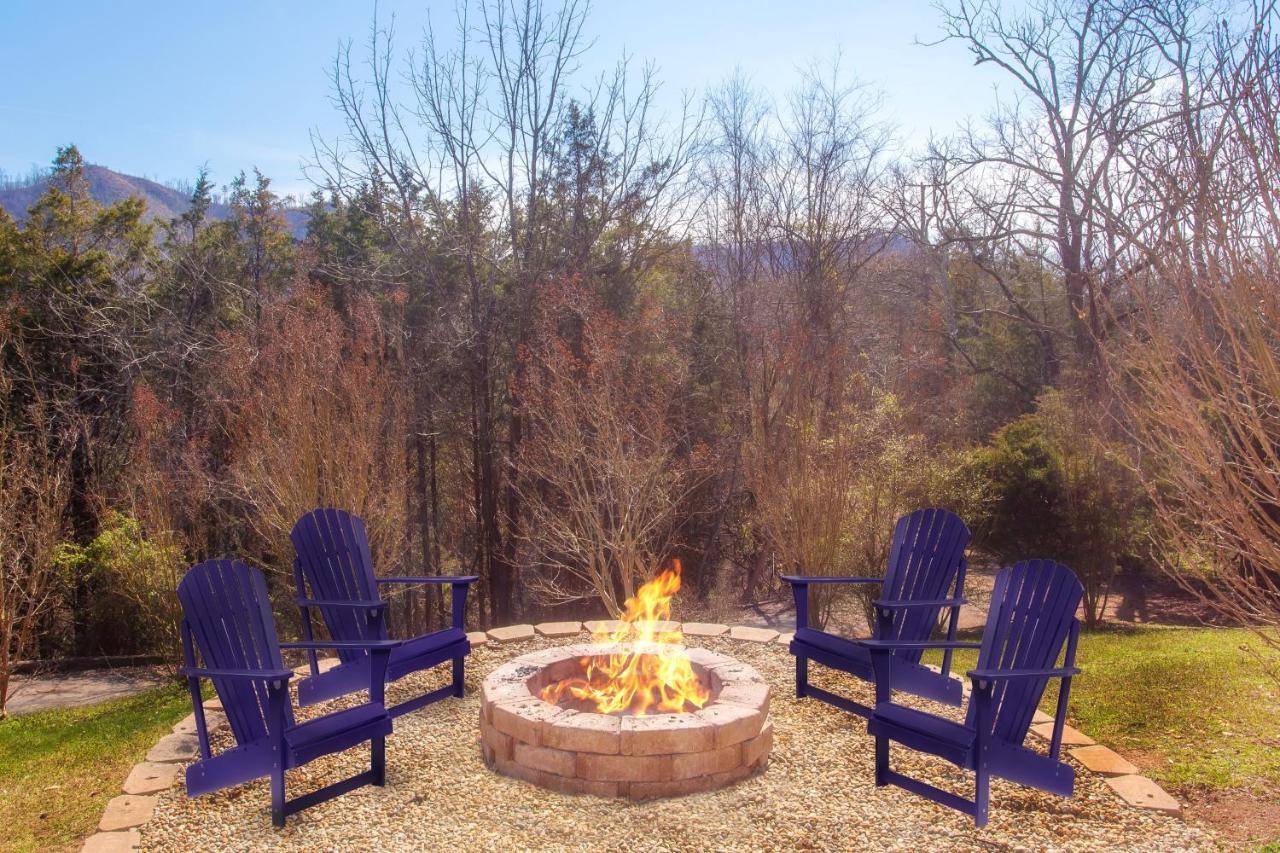Smoky Bear Lodge With Guest House, Hot Tub, 1089 Free Tickets Each Paid Day, Dollywood And More Sevierville Dış mekan fotoğraf