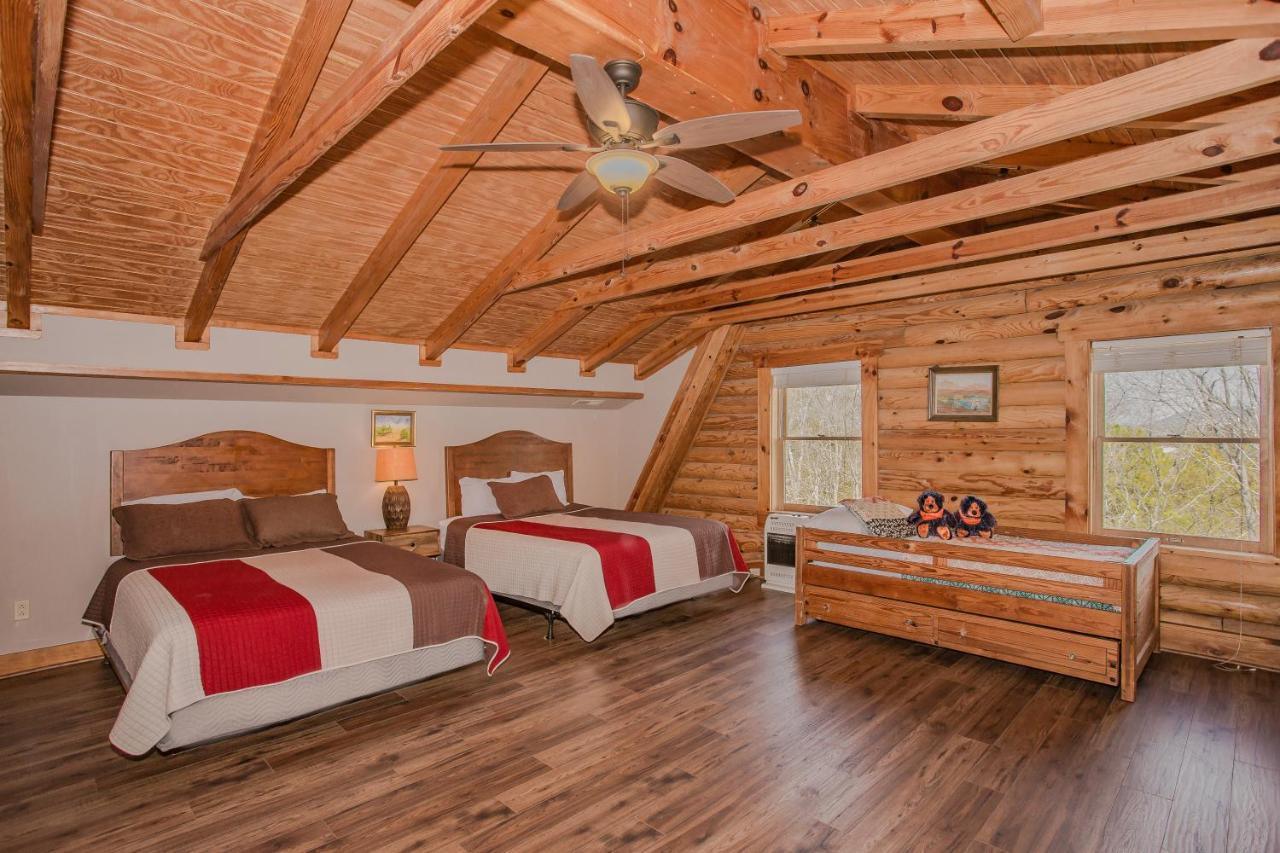 Smoky Bear Lodge With Guest House, Hot Tub, 1089 Free Tickets Each Paid Day, Dollywood And More Sevierville Dış mekan fotoğraf
