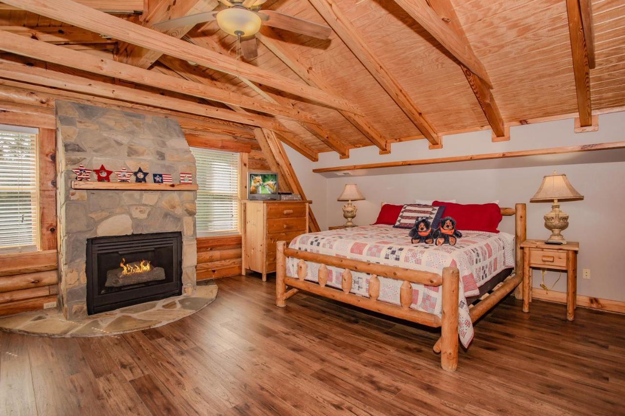 Smoky Bear Lodge With Guest House, Hot Tub, 1089 Free Tickets Each Paid Day, Dollywood And More Sevierville Dış mekan fotoğraf